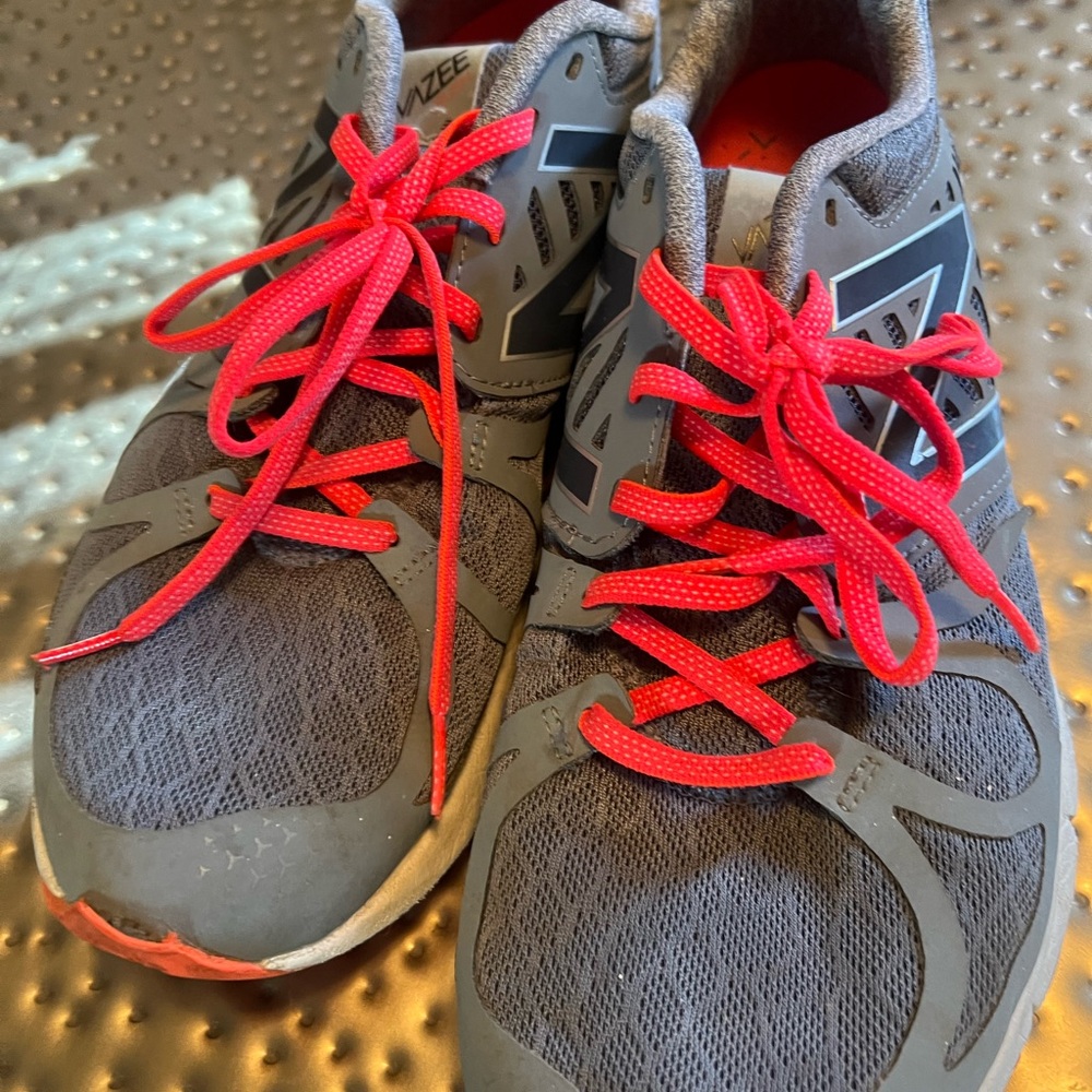 New Balance Mens Sneakers in Gray and Red Size 12